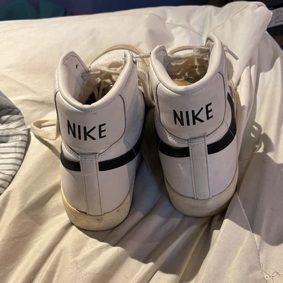Nike Blazers - Picture 2 of 3